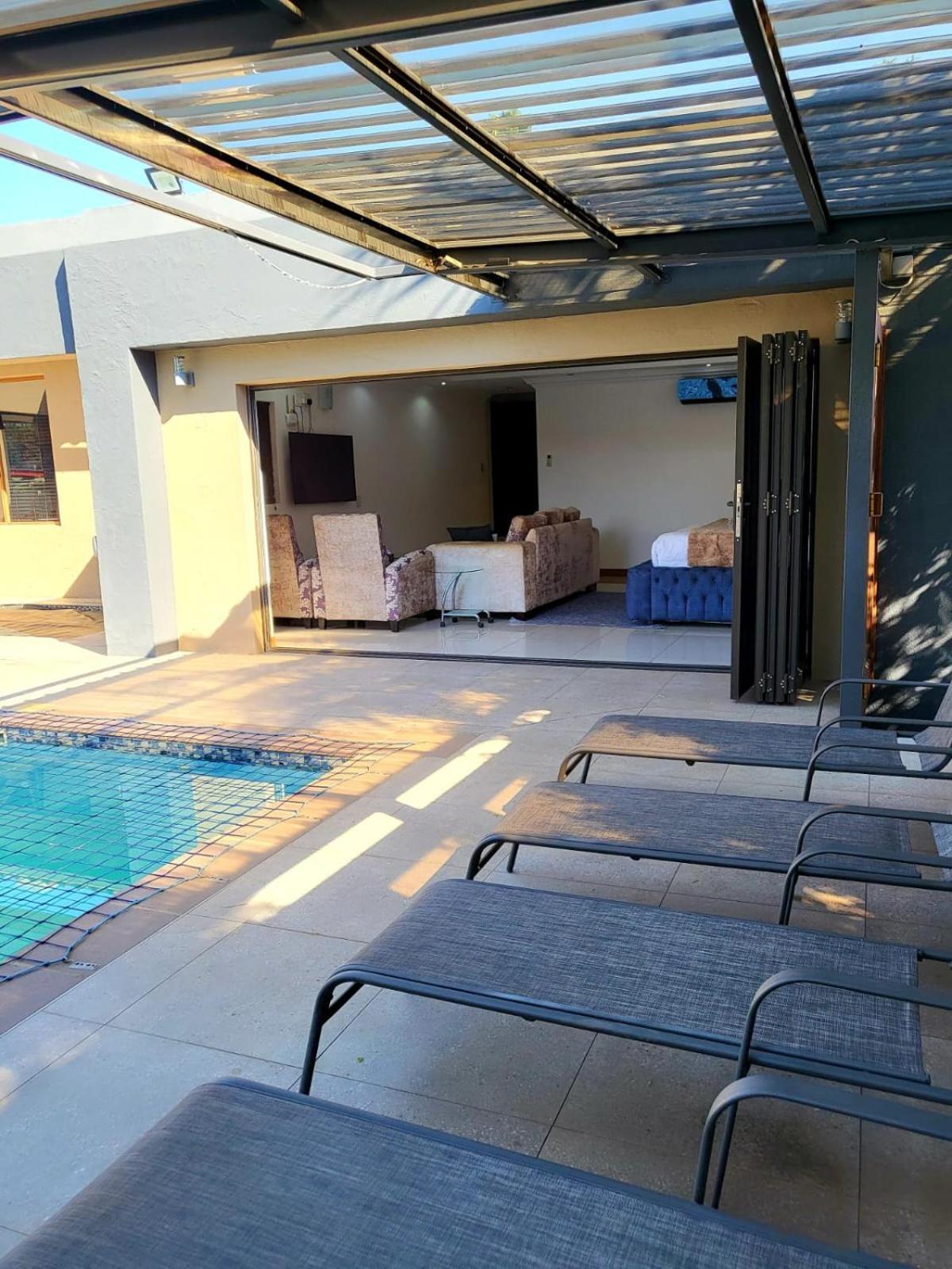 17 On Buffalo Johannesburg Ngoại thất bức ảnh